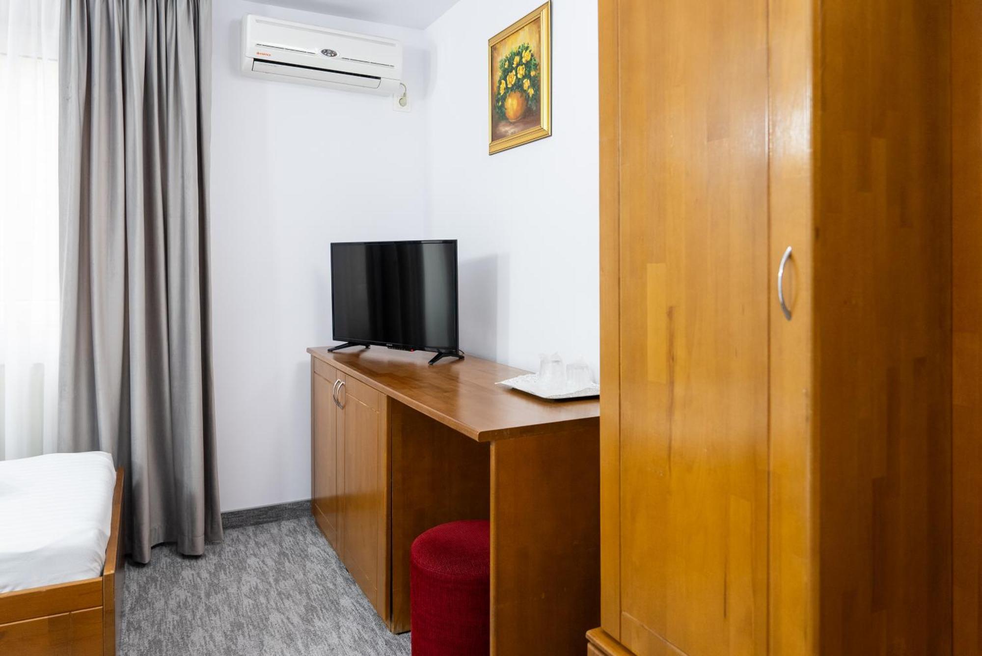 Hotel Casa De Piatra Scheia Luaran gambar